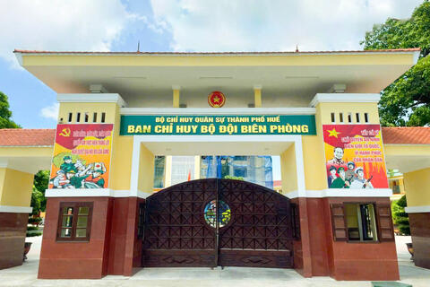 Bàn giao Ban chỉ huy Bộ đội Biên phòng về trực thuộc Bộ CHQS Thành phố Huế