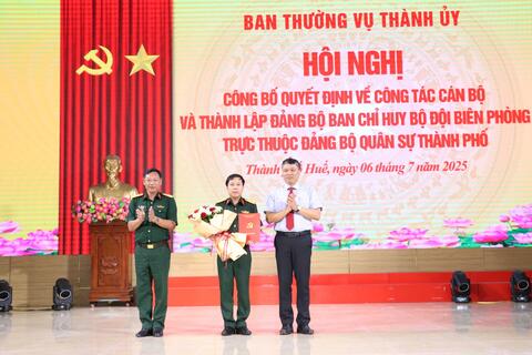 Ban Thường vụ Thành ủy Huế công bố quyết định về công tác cán bộ và thành lập Đảng bộ Ban Chỉ huy Bộ đội Biên phòng