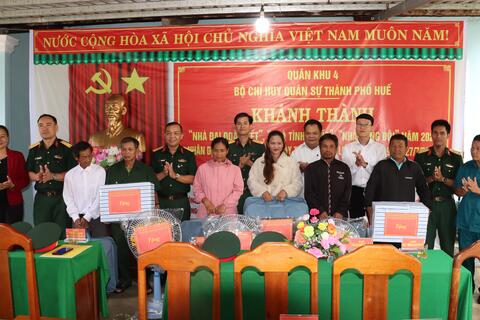 Bộ CHQS thành phố bàn giao 9 ngôi nhà tặng gia đình chính sách