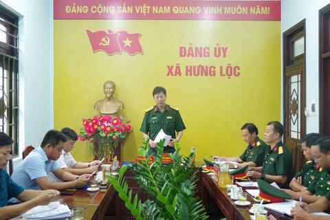 Bộ CHQS thành phố kiểm tra kết quả tháng thứ nhất về tổ chức, sắp xếp cơ quan quân sự địa phương tại Ban CHQS xã Hưng Lộc