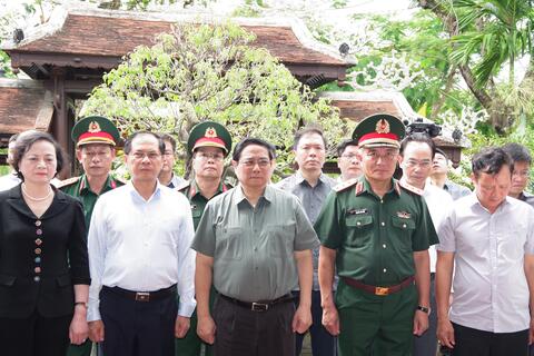 Thủ tướng Phạm Minh Chính dâng hương, dâng hoa tại Bảo tàng Đại tướng Nguyễn Chí Thanh