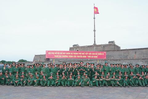 Hội phụ nữ Bộ CHQS thành phố: Tổ chức hoạt động “bát nước thao trường”động viên cán bộ, chiến sĩ tham gia luyện tập phục vụ cầu truyền hình trực tiếp 80 năm ngày quốc khánh