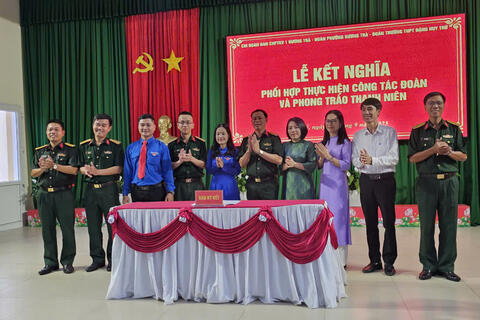 Chi đoàn cơ sở Ban Chỉ huy PTKV 1 - Hương Trà tổ chức Lễ kết nghĩa với Đoàn phường Hương Trà và Đoàn trường THPT Đặng Huy Trứ