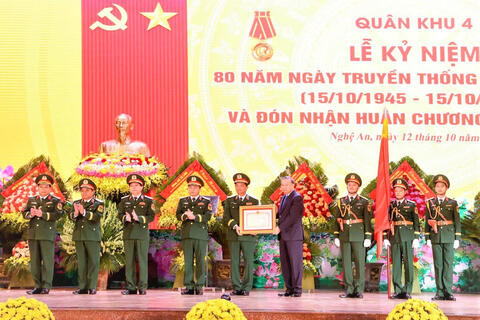 Tổng Bí thư Tô Lâm dự Lễ kỷ niệm 80 năm Ngày truyền thống Lực lượng vũ trang Quân khu 4