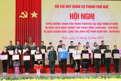 Bộ CHQS thành phố Huế: Tuyên dương thành tích trong tham gia các hoạt động kỷ niệm 80 năm cách mạng tháng 8 thành công và quốc khánh 02/9