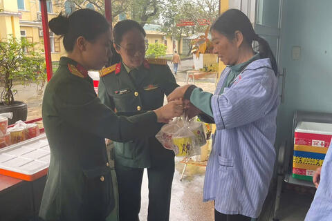 Hoạt động “Bát cháo yêu thương - Ấm lòng người bệnh”