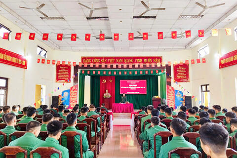 Trung đoàn 6 đối thoại dân chủ với cán bộ, chiến sĩ năm 2025