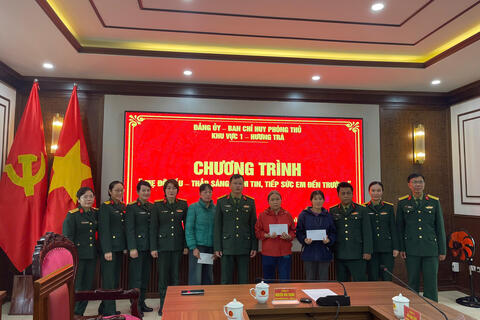 Ban Chỉ huy PTKV 1 - Hương Trà lan toả yêu thương, chắp cánh ước mơ thông qua chương trình "Mẹ đỡ đầu - thắp sáng niềm tin, tiếp sức em tới trường"
