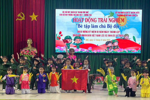 Ban Chỉ huy PTKV 1 – Hương Trà phối hợp với các trường mầm non trên địa bàn tổ chức chương trình “Bé tập làm chú bộ đội”