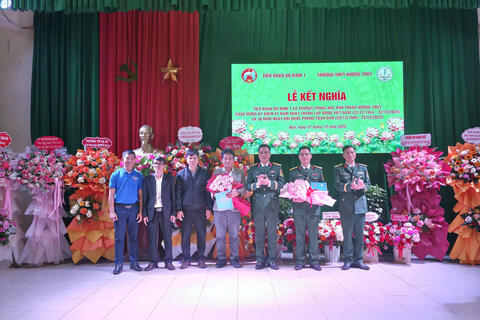 Tiểu đoàn Bộ binh 1 - Trung đoàn 6 tổ chức Lễ kết nghĩa với Trường Trung học phổ thông Hương Thuỷ