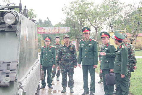 Bộ CHQS Thành phố Huế kiểm tra công tác sẵn sàng chiến đấu trong dịp Tết dương lịch và Đại hội Đại biểu toàn quốc lần thứ XIV của Đảng