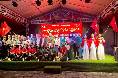 Trung đoàn 6 - Xã Khe Tre giao lưu văn nghệ "Thắm tình quân dân"