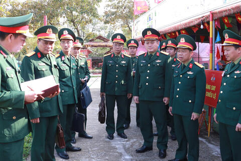 Quân khu 4 kiểm tra tập huấn và công tác chuẩn bị huấn luyện Chiến sĩ mới tại Bộ CHQS thành phố