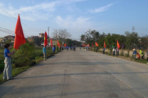 Hưng Lộc: Ban Chỉ huy quân sự phối hợp xã đoàn tổ chức ra quân hưởng ứng phong trào “Ngày chủ nhật xanh”.