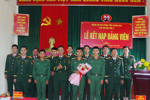 Đảng bộ bộ phận Tiểu đoàn 1, Trung đoàn 6 kết nạp đảng viên mới