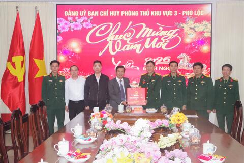 Trưởng Ban Nội chính Thành ủy thành phố thăm, chúc tết Ban Chỉ huy Phòng thủ khu vực 3 - Phú Lộc.