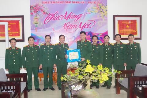 Bộ CHQS thành phố thăm, chúc tết Ban Chỉ huy phòng thủ Khu vực 3 - Phú Lộc và Đảng ủy xã Lộc An.