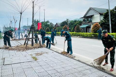 Ban CHQS xã Khe Tre ra quân "Ngày Chủ nhật xanh" đón Xuân Bính Ngọ 2026
