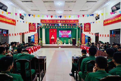 Khoảnh khắc ấm áp, nghĩa tình trong đêm Giao thừa mừng Xuân Bính Ngọ 2026 của cán bộ, chiến sĩ Tiểu đoàn BB1 - Trung đoàn 6