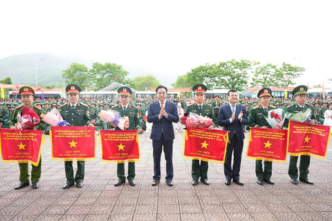 Điểm g​​​​​​​iao quân số 5, Ban Chỉ huy phòng thủ khu vực 3 - Phú Lộc sôi nổi Lễ Giao nhận quân năm 2026.