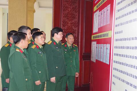 Quân khu 4 kiểm tra công tác chuẩn bị bầu cử tại Bộ CHQS thành phố Huế