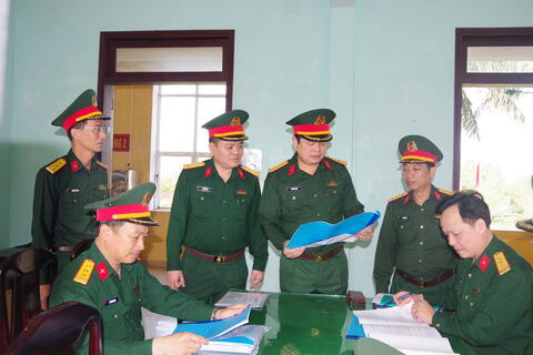 Quân khu 4 theo dõi, kiểm tra, nắm tình hình, hướng dẫn huấn luyện tháng thứ nhất năm 2026 tại Bộ CHQS thành phố Huế