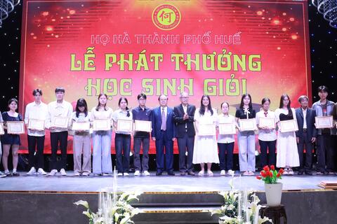 Họ Hà thành phố Huế gặp mặt truyền thống và phát thưởng học sinh giỏi
