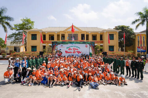 Tiểu đoàn BB1 - Trung đoàn 6 giáo dục truyền thống cho học sinh Trường FPT nhân Ngày thành lập Đoàn TNCS Hồ Chí Minh 26/3