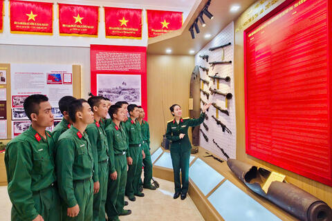 Trung đoàn 6 - Giáo dục truyền thống cho chiến sĩ mới nhập ngũ năm 2026