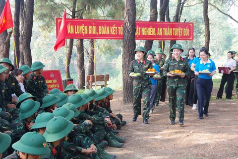 Ấm áp chương trình “ Đồng hành cùng chiến sĩ mới nhập ngũ ” tại Bộ CHQS thành phố Huế