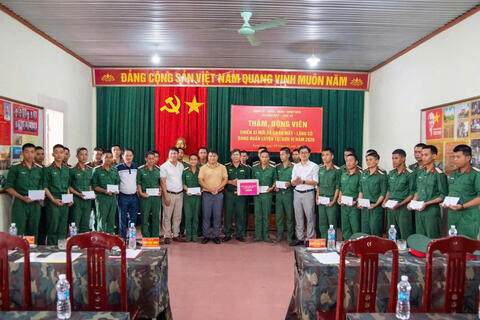 Đảng ủy, HĐND, UBND, UBMTTQ Việt Nam xã Chân Mây - Lăng Cô thăm, động viên chiến sĩ mới nhập ngũ năm 2026