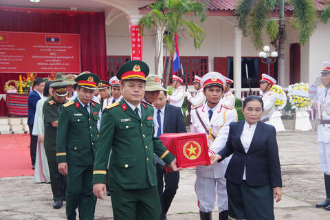 Thành phố Huế đón nhận các hài cốt liệt sĩ và chuyên gia Việt Nam hy sinh trên chiến trường Lào trở về nước