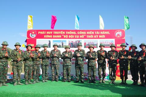 Quân khu 4 kiểm tra chiến sĩ mới thực hành “3 tiếng nổ” tại Bộ CHQS thành phố Huế