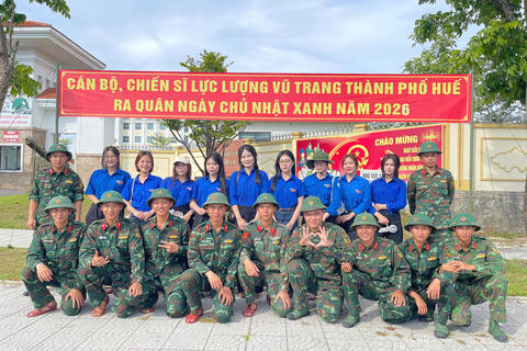Đoàn Thanh niên Bộ CHQS thành phố Huế ra quân hưởng ứng phong trào “Toàn dân chung tay bảo vệ môi trường vì một Việt Nam xanh – sạch – đẹp”