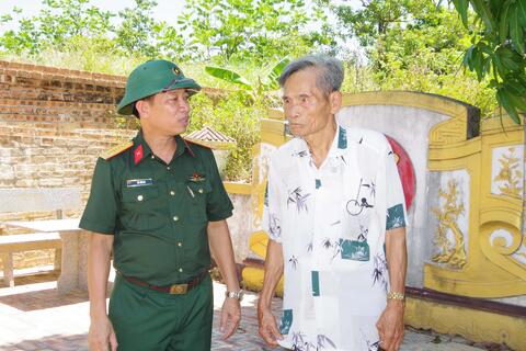 Bộ CHQS thành phố Huế tiếp tục khảo sát địa điểm nghi có mộ liệt sĩ tại khu vực cửa Hữu, Phường Phú Xuân