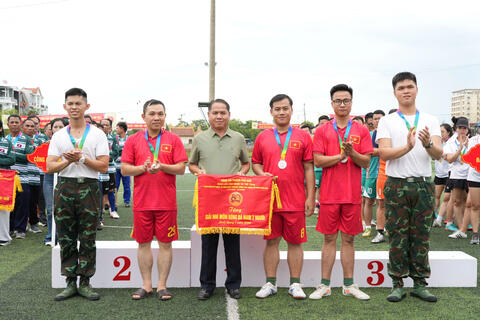 Bộ CHQS thành phố tham gia chương trình giao lưu văn nghệ và thi đấu thể dục thể thao chào mừng kỷ niệm 80 năm ngày truyền thống lực lượng An ninh nhân dân.
