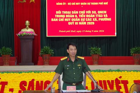 Đại tá Hà Văn Ái chủ trì đối thoại dân chủ với cán bộ sĩ quan, quân nhân chuyên nghiệp các đơn vị