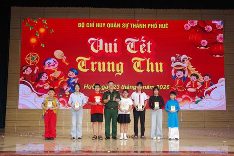 Ấm áp chương trình “Vui Tết trung thu” tại Bộ chỉ huy quân sự thành phố Huế