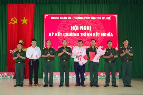 Trung đoàn 28 – Trường phổ thông dân tộc nội trú ký kết chương trình kết nghĩa