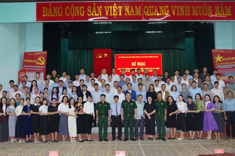 Thành phố Huế: 150 cán bộ đối tượng 3 hoàn thành chương trình bồi dưỡng kiến thức quốc phòng và an ninh