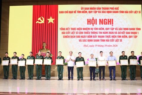 Thành phố Huế tổng kết thực hiện nhiệm vụ tìm kiếm, quy tập hài cốt liệt sĩ và sơ kết "Chiến dịch 500 ngày đêm"