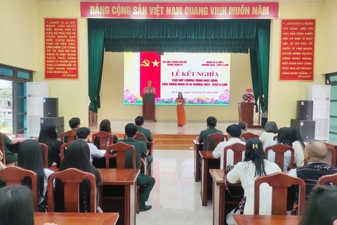 Trung đoàn 29 và Trường Trung học cơ sở Dân tộc nội trú A Lưới ký kết chương trình kết nghĩa, tăng cường tình đoàn kết quân – dân