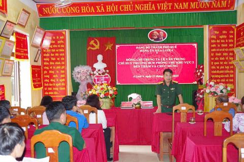 Đảng ủy, Ban Chỉ huy PTKV 2 - A Lưới 2 thăm, chúc mừng các xã