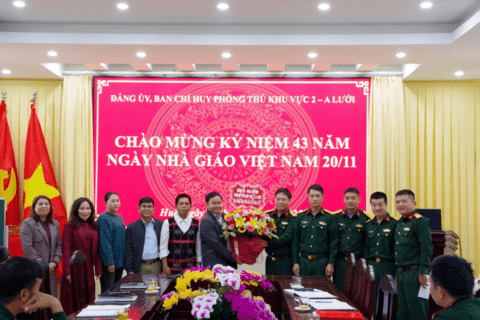 Đảng ủy, Ban Chỉ huy Phòng thủ Khu vực 2 - A Lưới thăm, chúc mừng ngày nhà giáo việt nam 20/11