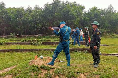 Ban CHQS huyện Nam Đông kiểm tra bắn đạn thật đối với lực lượng dân quân