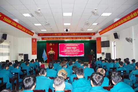 Ban CHQS quận Thuận Hoá: Khai mạc huấn luyện quân sự, giáo dục chính trị - pháp luật cho lực lượng dân quân cơ động Cụm 1 năm 2025.