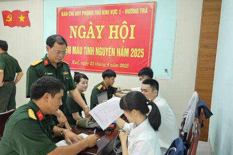 Ban Chỉ huy Phòng thủ Khu vực 1 – Hương Trà tham gia ngày hội “Hiến máu tình nguyện” năm 2025