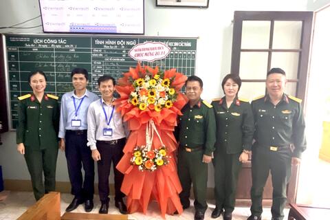 Ban Chỉ huy Phòng thủ khu vực 1 - Hương Trà chúc mừng Ngày Nhà giáo Việt Nam 20/11