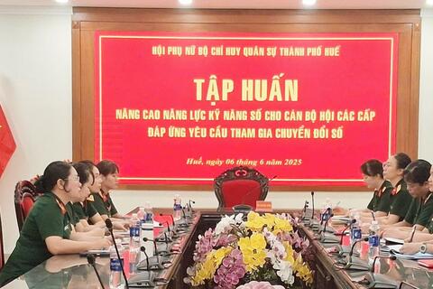 CÁN BỘ HỘI PHỤ NỮ BỘ CHQS THÀNH PHỐ HUẾ THAM GIA TẬP HUẤN TRỰC TUYẾN NÂNG CAO KỸ NĂNG SỐ PHỤC VỤ CÔNG TÁC HỘI