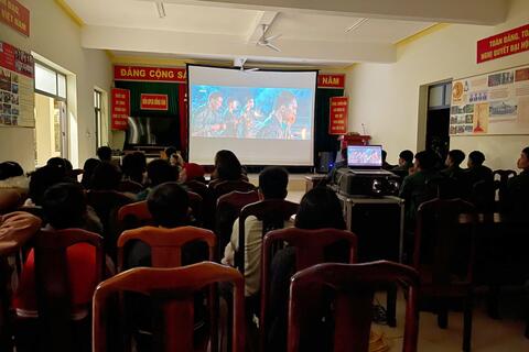 Bộ CHQS thành phố Huế tổ chức chiếu phim Mưa đỏ phục vụ bà con nhân dân và cán bộ, chiến sĩ tuyến biên giới